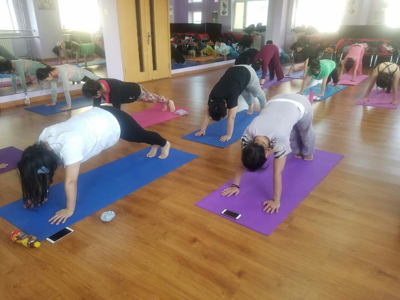 吉林省妇儿中心女子修养学堂新增健身瑜伽课程